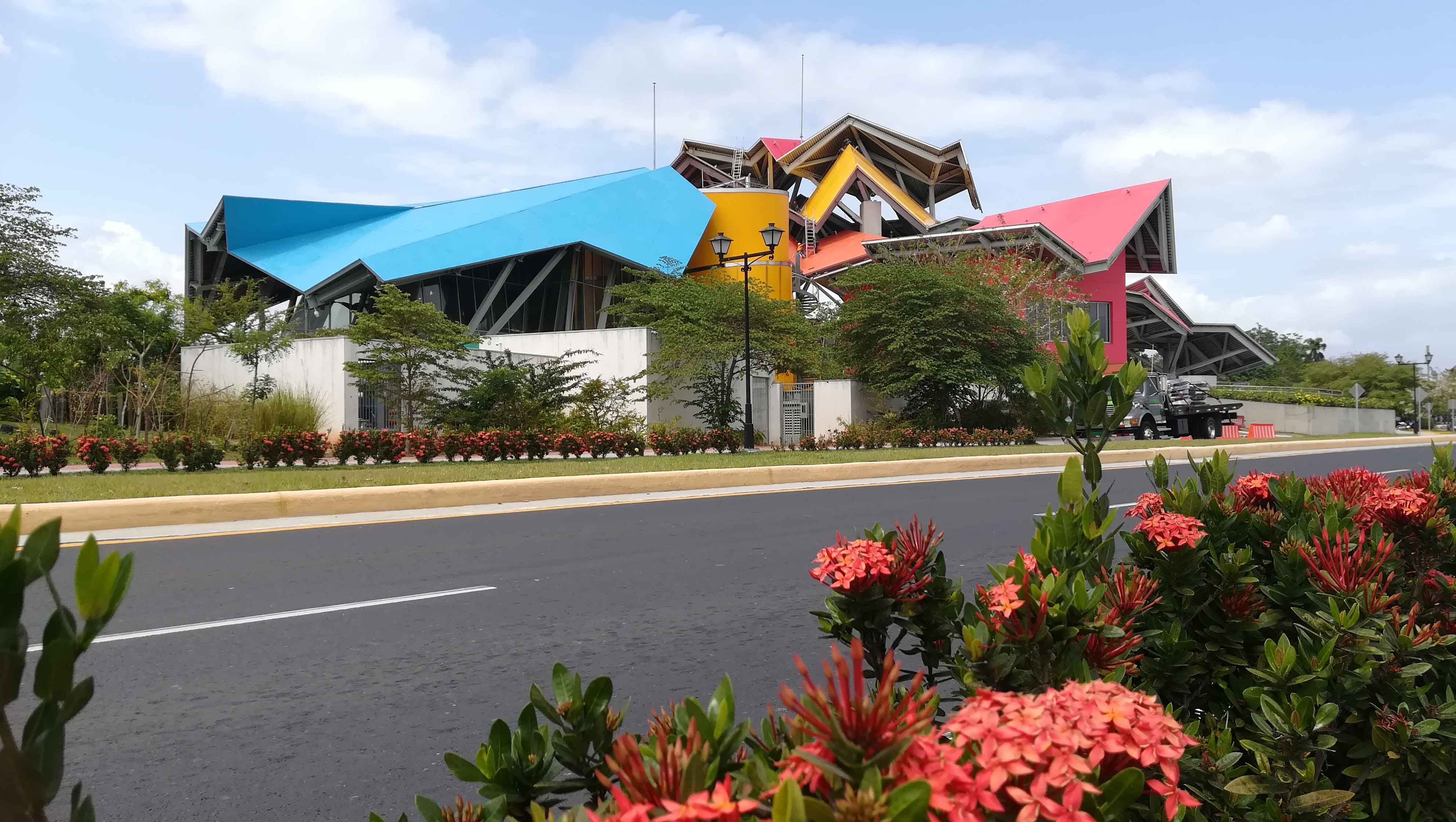 Biomuseo – Muzeum Bioróżnorodności, zaprojektowane przez architekta Franka Gehry'ego Kolorowe Muzeum Bioróżnorodności, zaprojektowane przez architekta Franka Gehry'ego