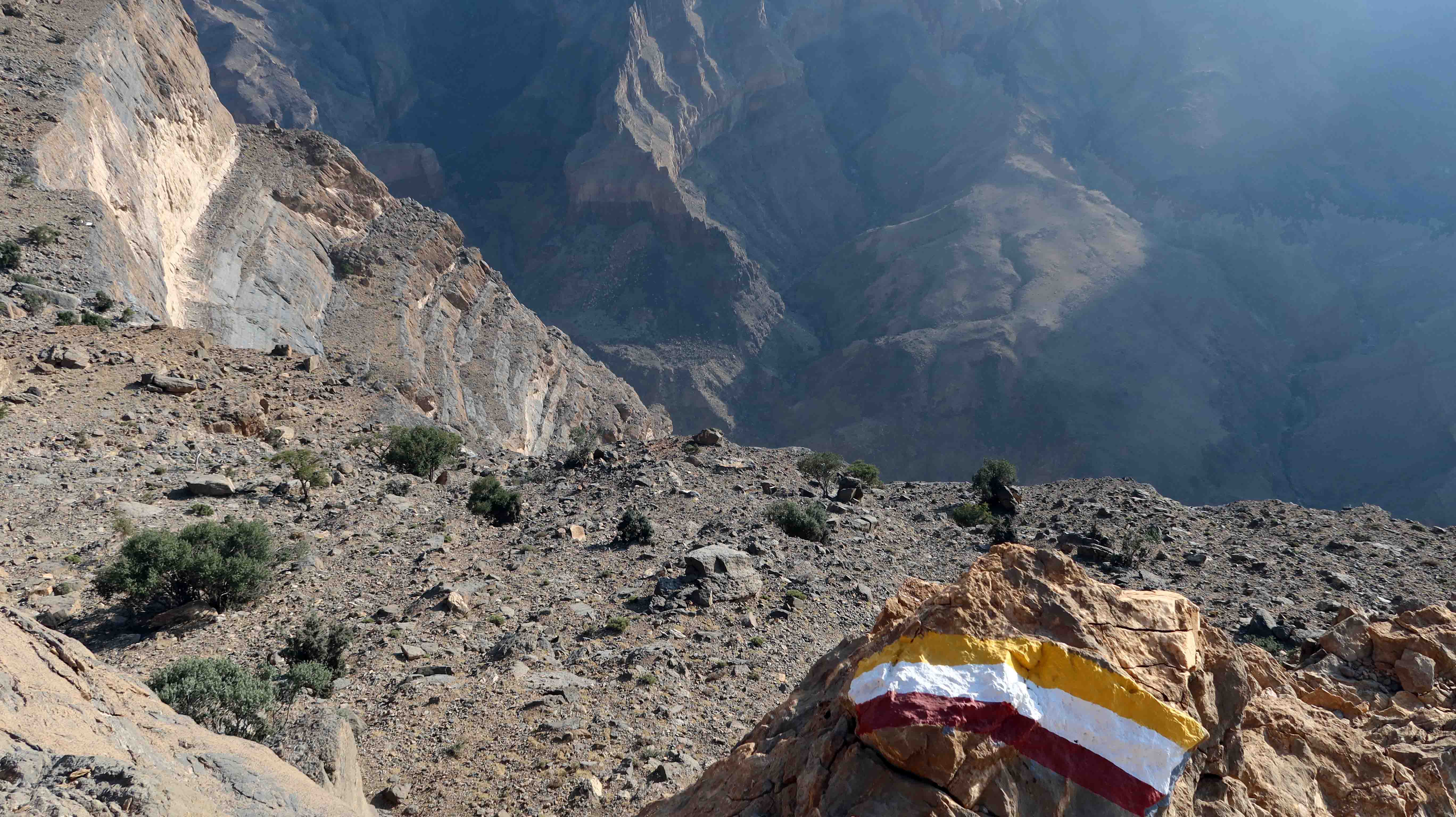 Szlak jest w miarę dobrze oznakowany, więc można go przejść nawet bez przewodnika Oznakowanie szlaku Balcony Walk